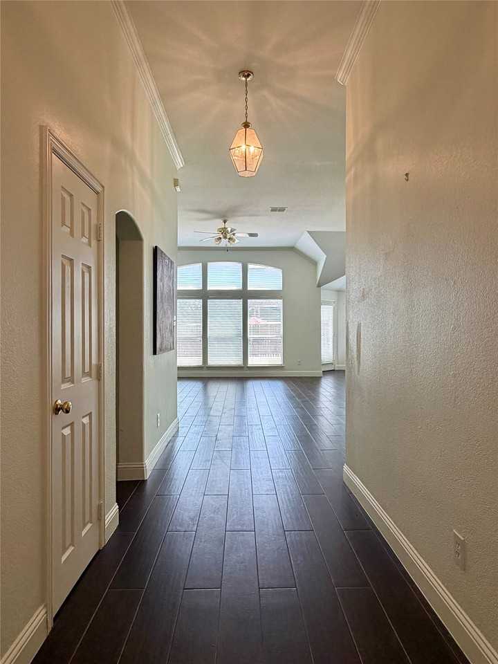 15107 Brooks Ln - Photo 4 of 14