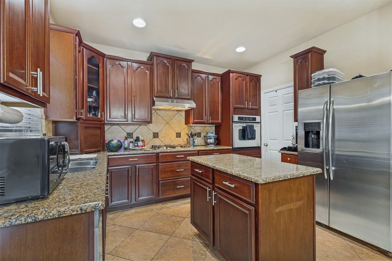 3501 Meridian Dr - Photo 6 of 19