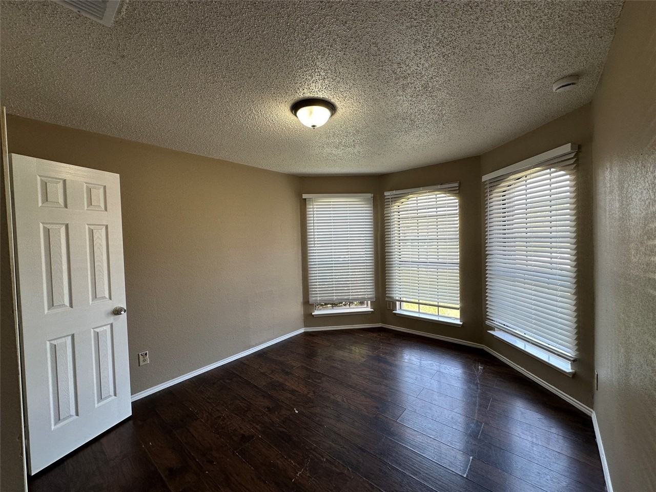 6109 Cypress Dr - Photo 3 of 39