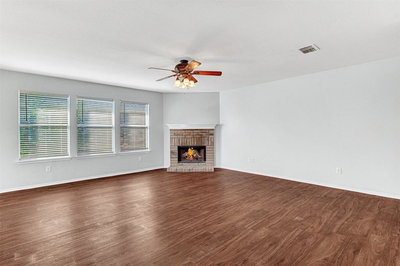 2600 Terrace Dr - Photo 4 of 29