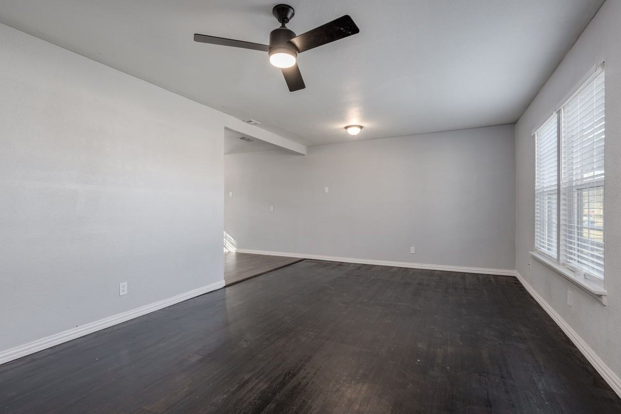 2824 Lockhart Ave - Photo 3 of 16