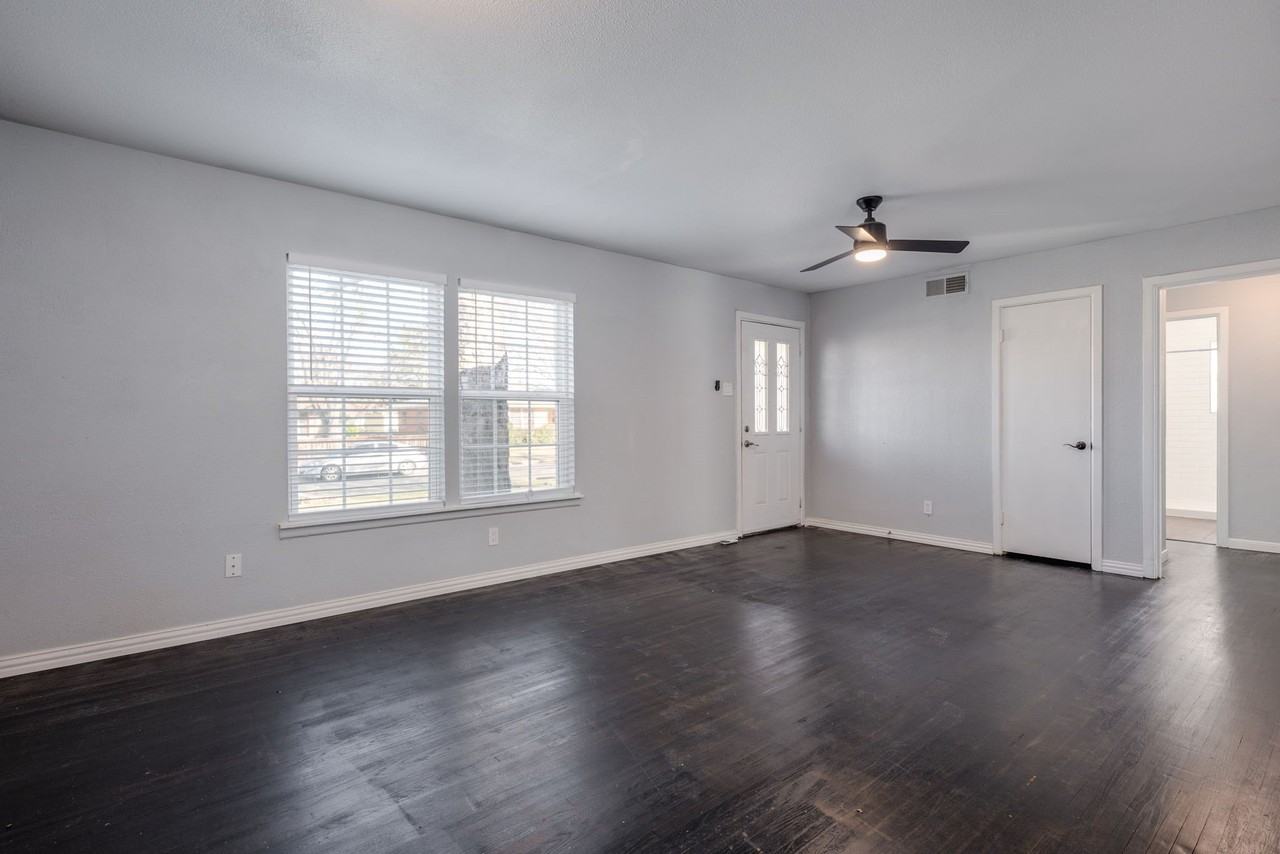 2824 Lockhart Ave - Photo 5 of 16