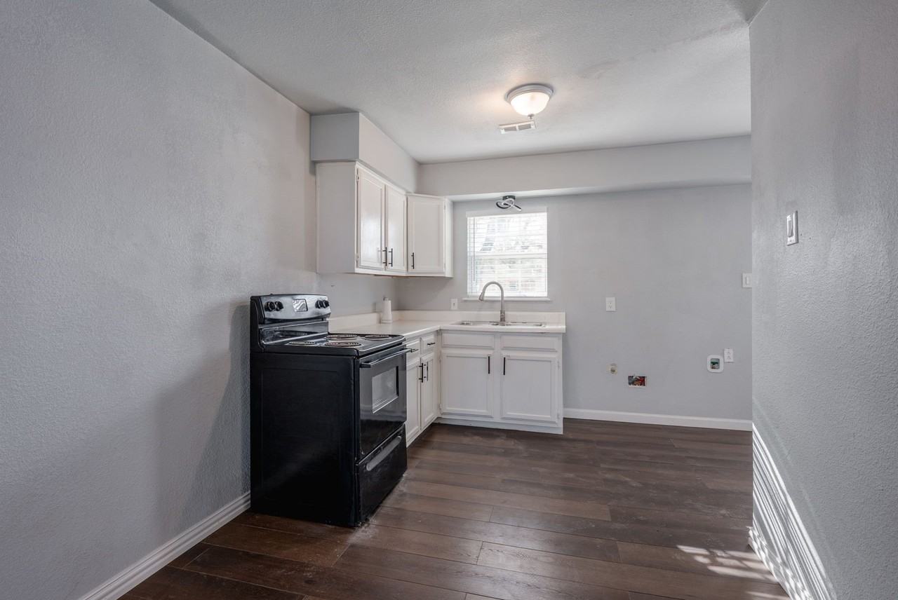 2824 Lockhart Ave - Photo 6 of 16
