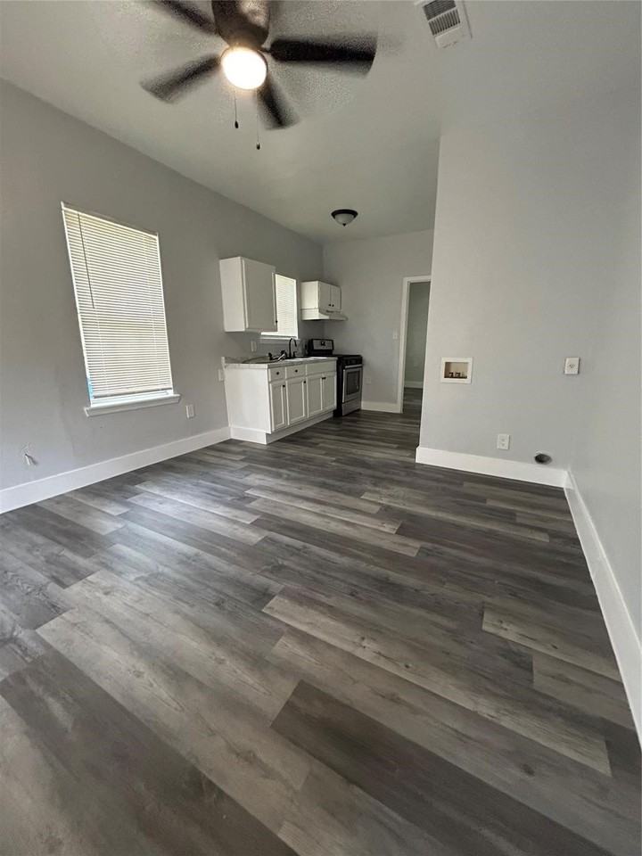 3501 Latimer St - Photo 2 of 9