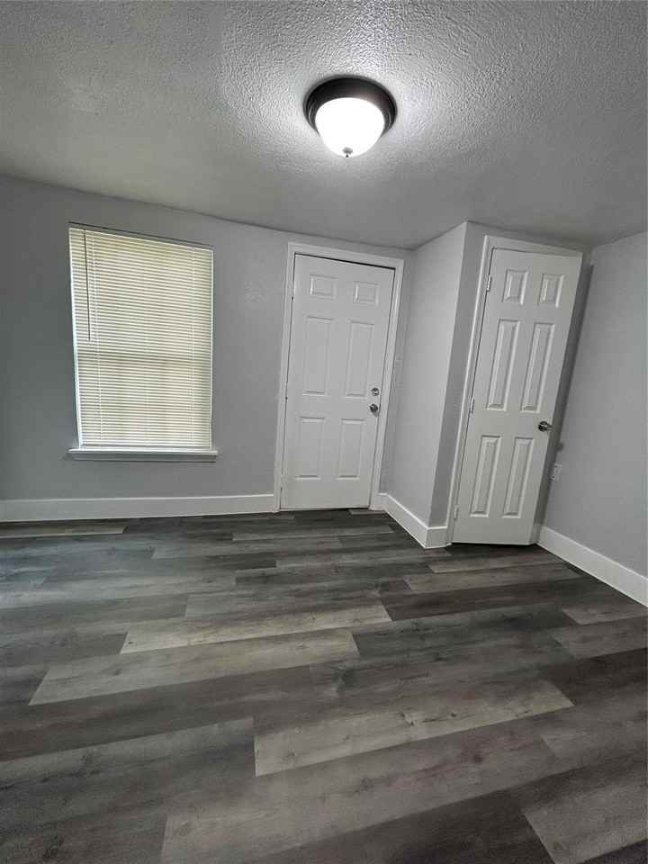 3501 Latimer St - Photo 3 of 9