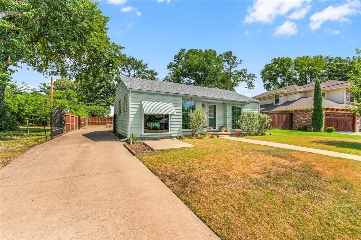 3720 Oaklawn Dr - Photo 2 of 21