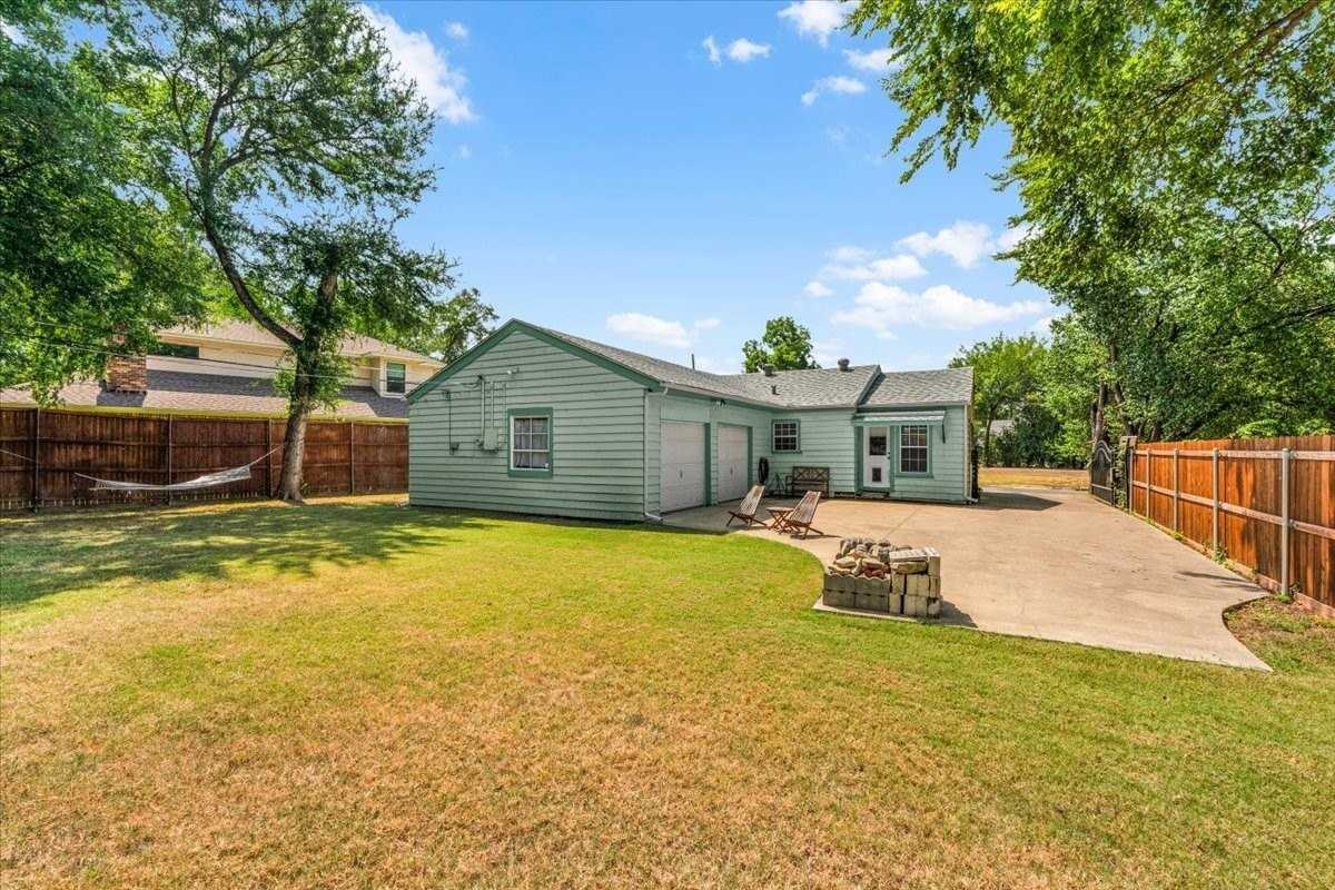 3720 Oaklawn Dr