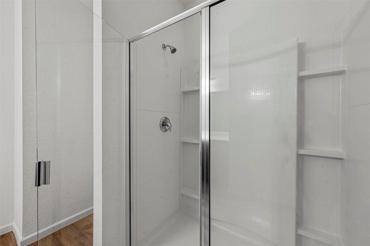 1922 Rodeo Dr - Photo 4 of 9