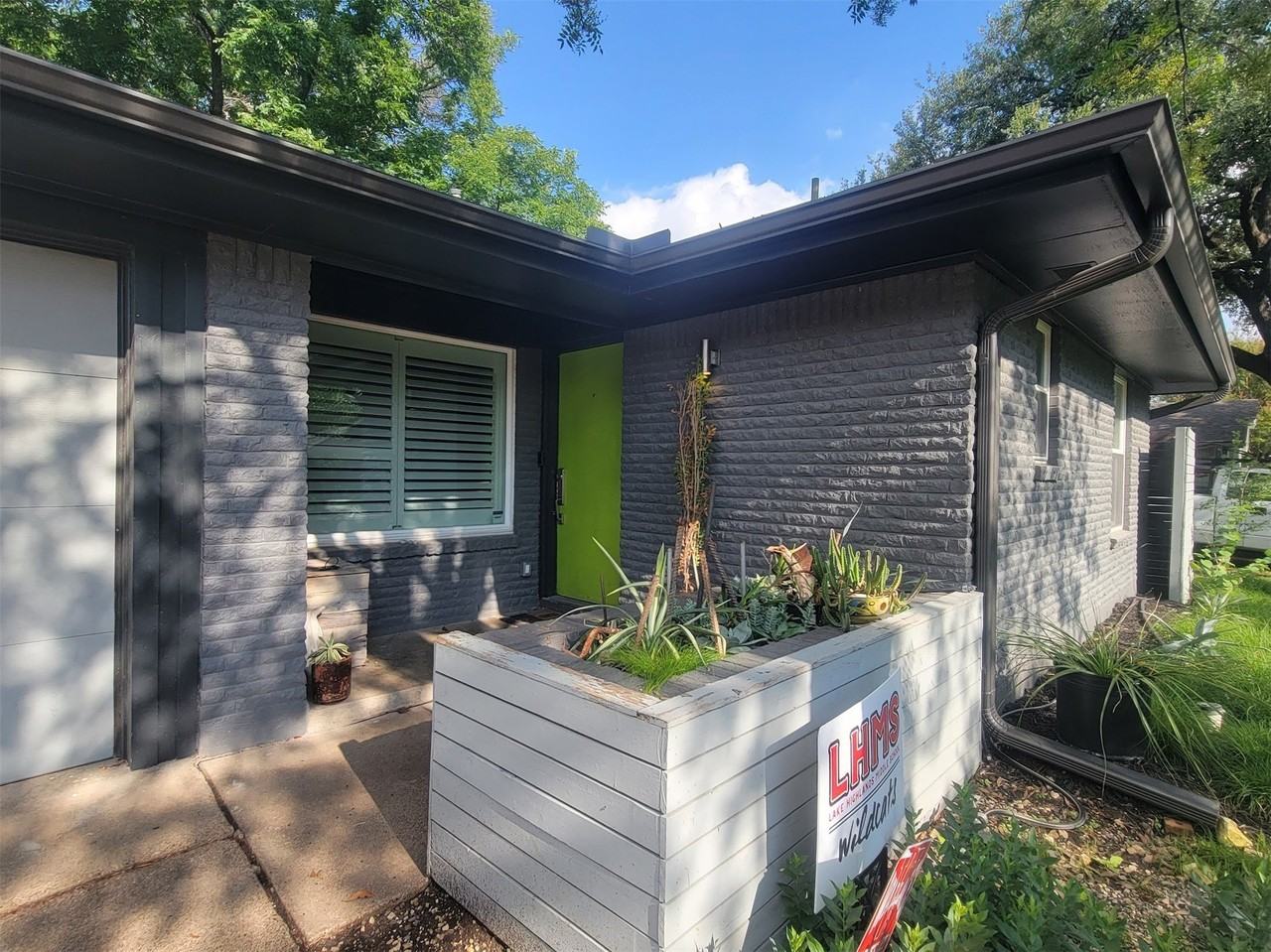 8530 Capri Dr - Photo 3 of 18