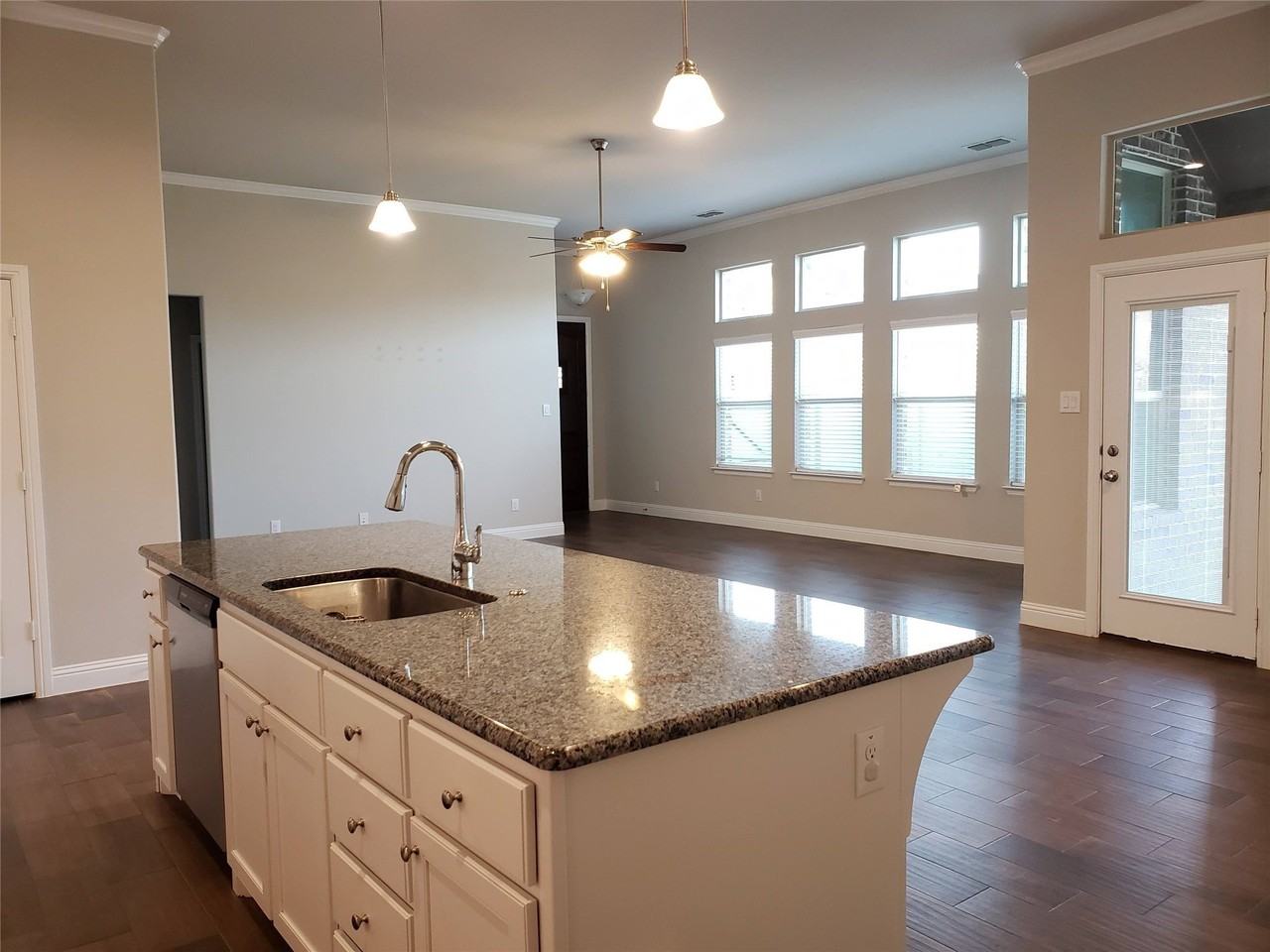 940 Parkside Dr - Photo 2 of 23