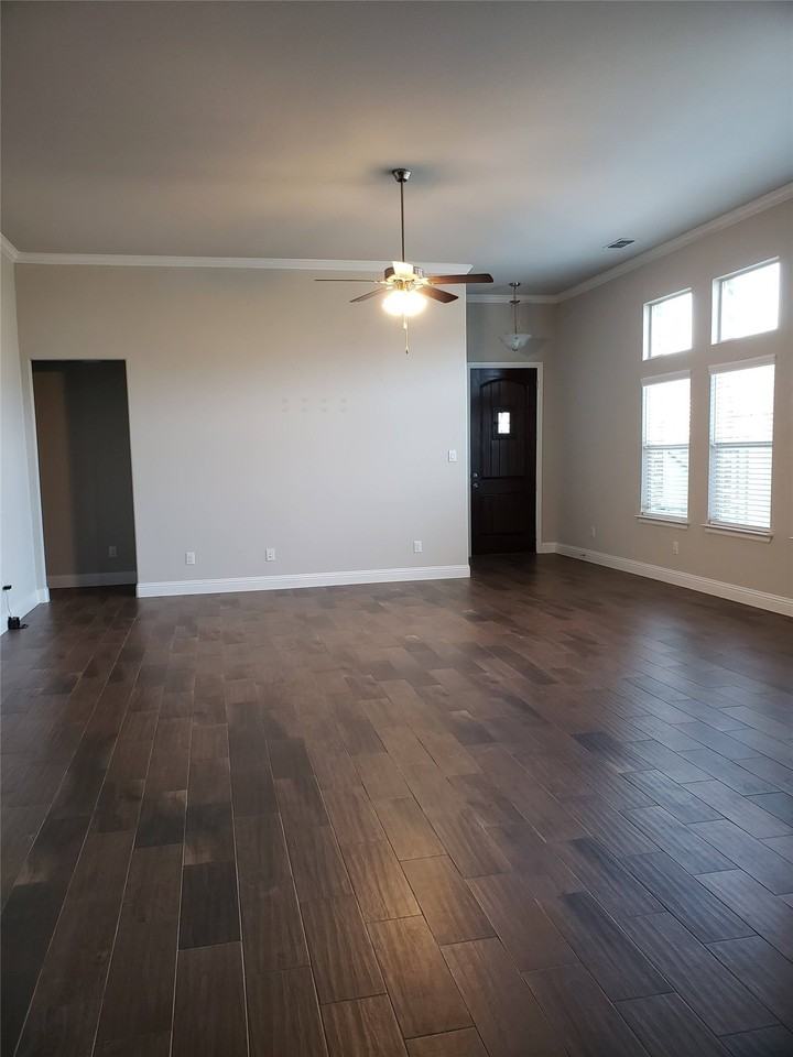 940 Parkside Dr - Photo 4 of 23