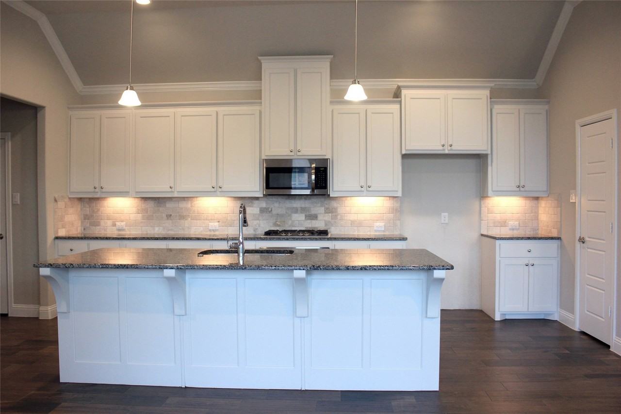 940 Parkside Dr - Photo 6 of 23