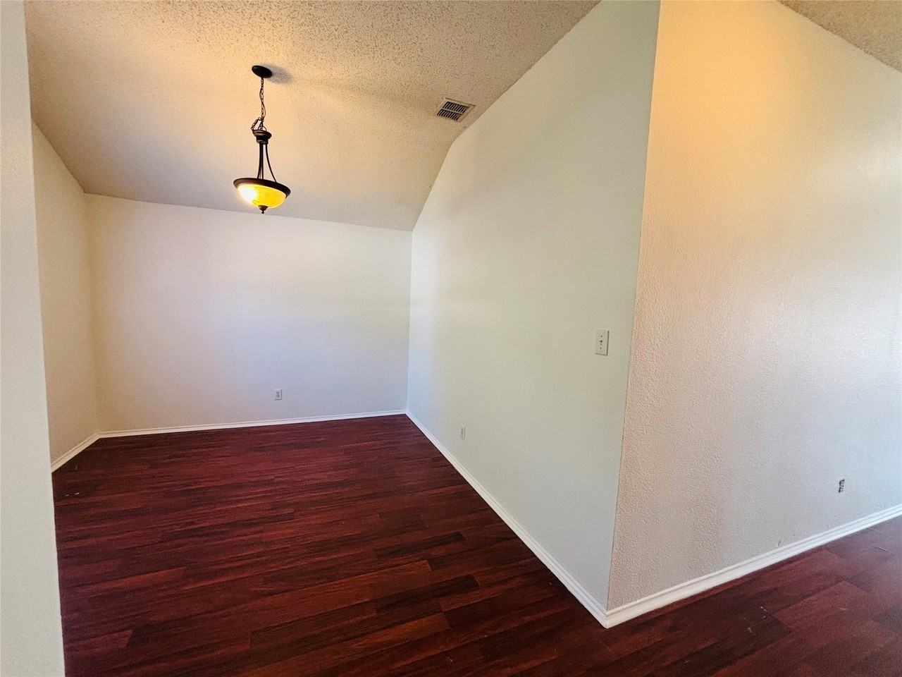 1108 Alexandria Dr - Photo 4 of 14