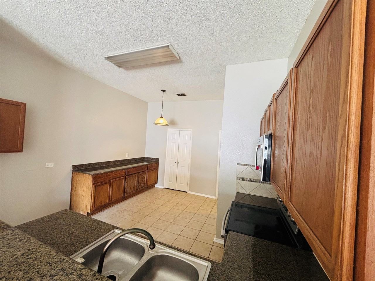 1108 Alexandria Dr - Photo 6 of 14