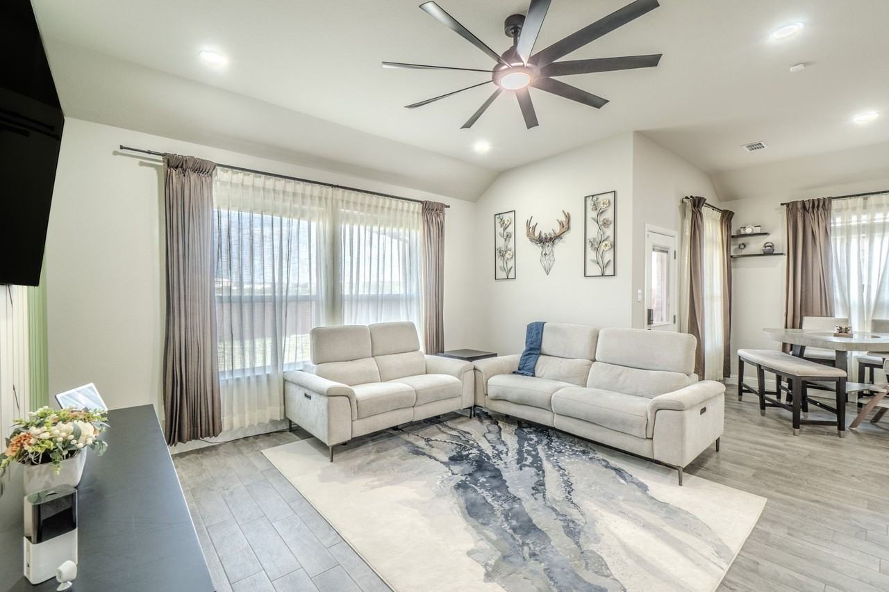 3105 Lionsgate Dr - Photo 3 of 25