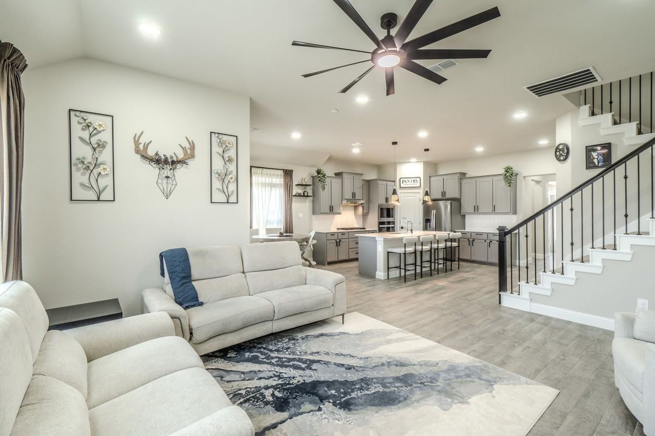 3105 Lionsgate Dr - Photo 4 of 25