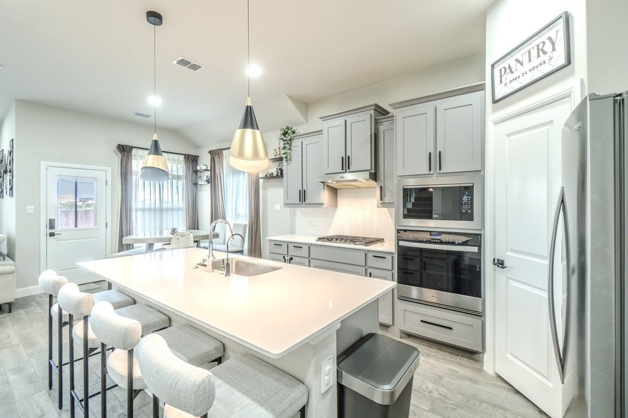 3105 Lionsgate Dr - Photo 5 of 25