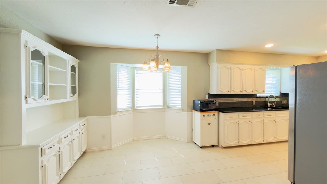 1920 Tampico Dr - Photo 4 of 24