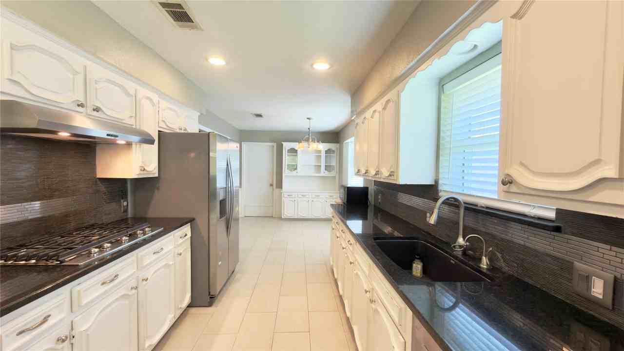 1920 Tampico Dr - Photo 7 of 24