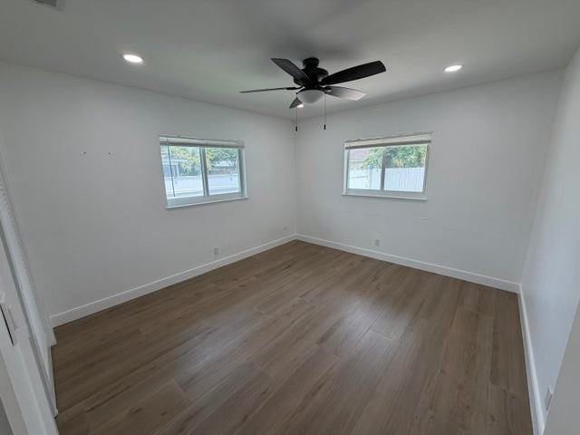 498 West Conference Drive - Photo 5 of 8