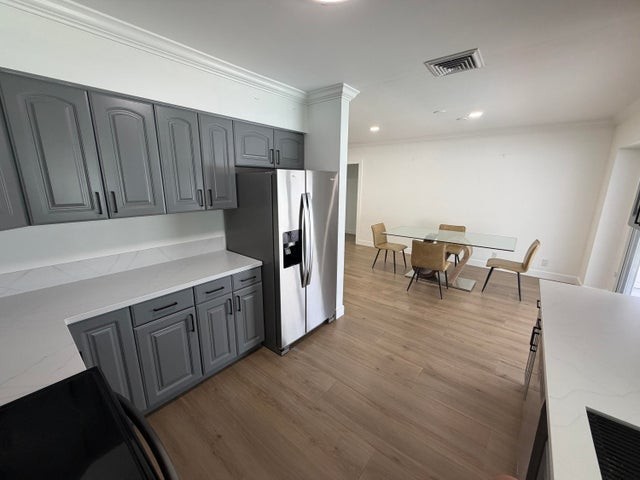 498 West Conference Drive - Photo 6 of 8