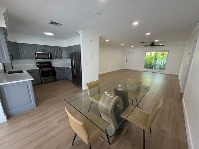 498 West Conference Drive - Photo 4 of 8