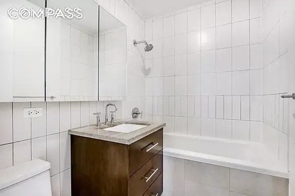125 N 5th St #2E - Photo 7 of 10