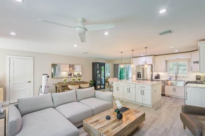 2830 Southwest 5th Street - Photo 4 of 8