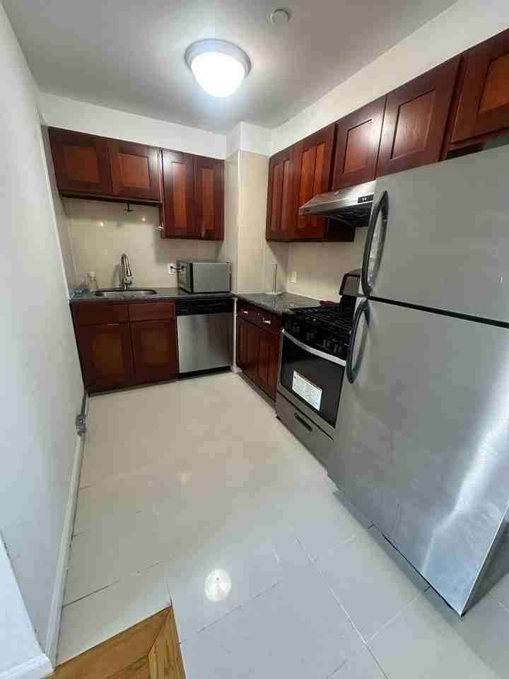 3720 Prince St #12H - Photo 4 of 8