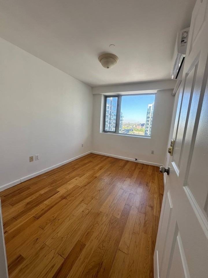 3720 Prince St #12H - Photo 6 of 8