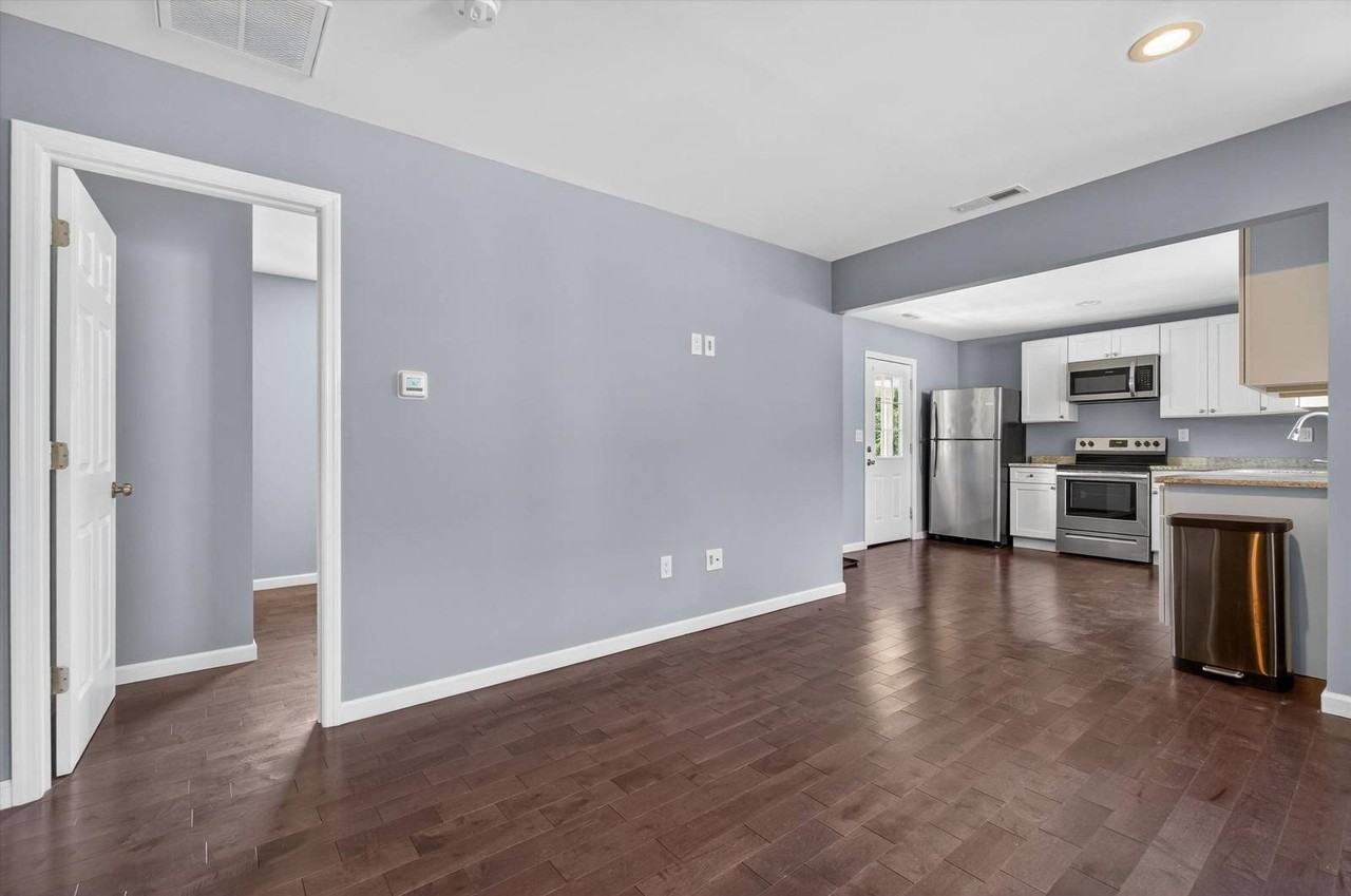 32 Broadway - Photo 4 of 26