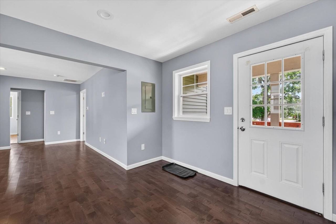 32 Broadway - Photo 5 of 26