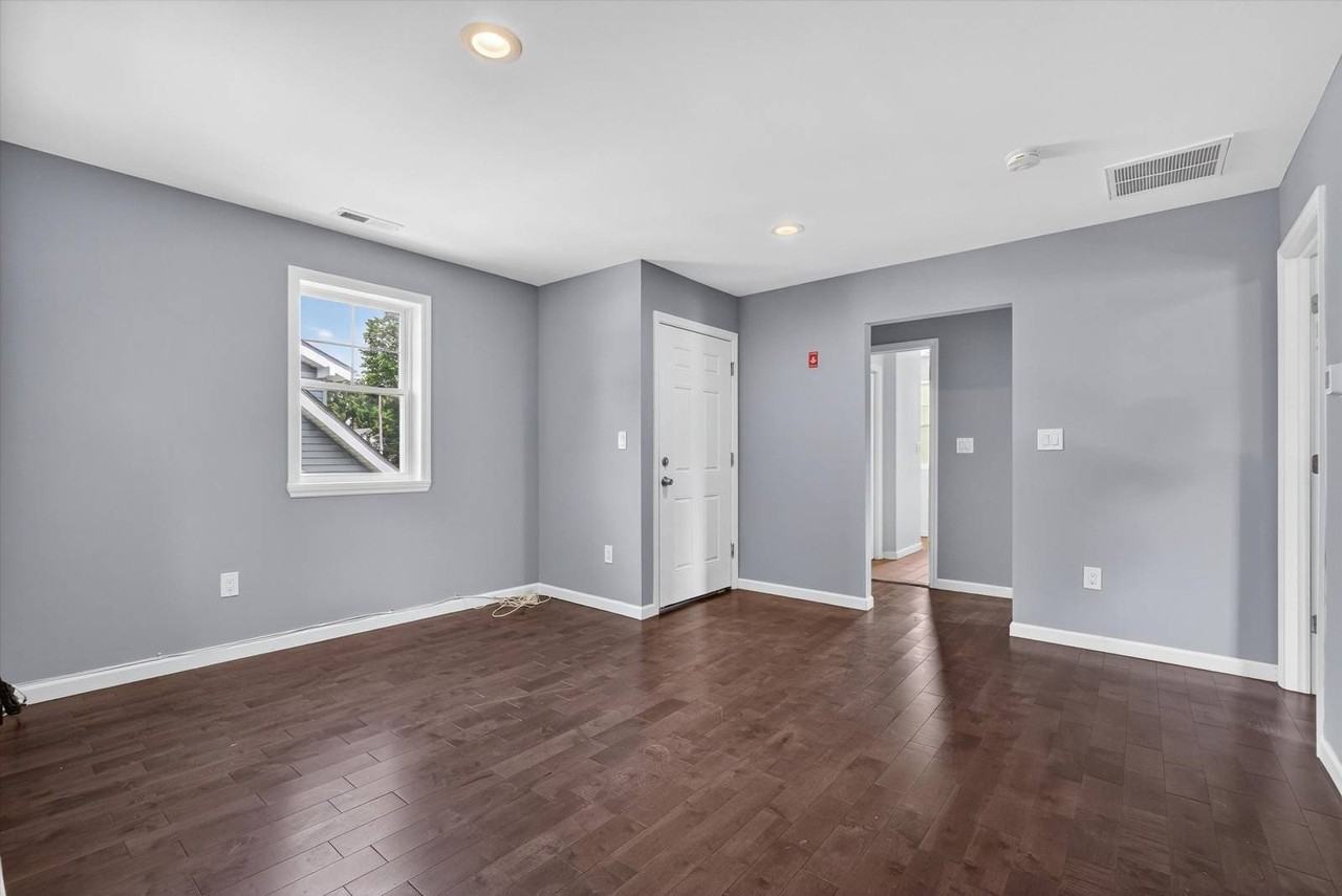 32 Broadway - Photo 6 of 26