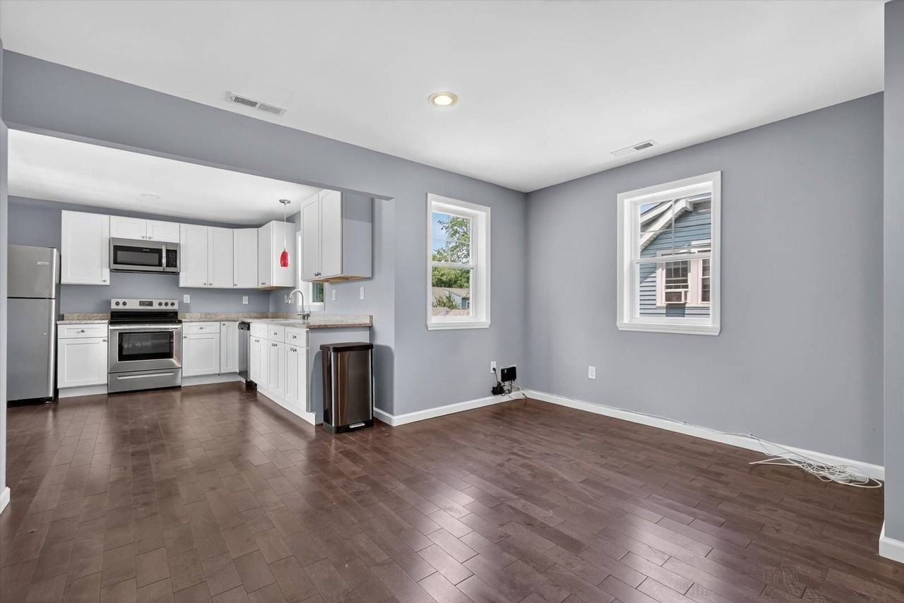 32 Broadway - Photo 7 of 26
