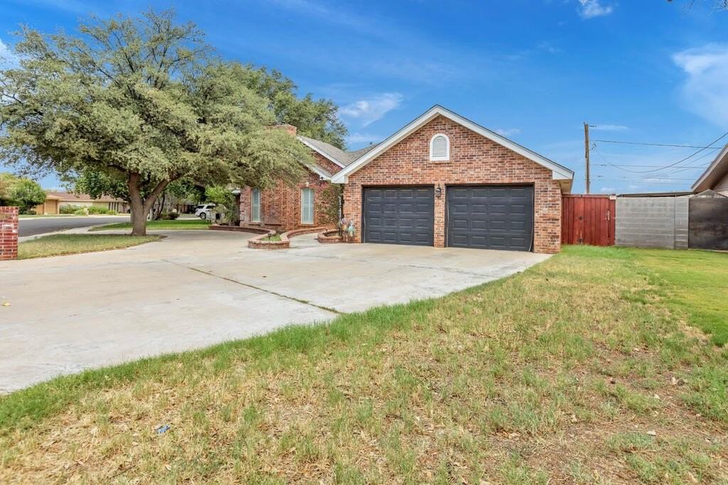 6515 Amber Dr - Photo 3 of 24