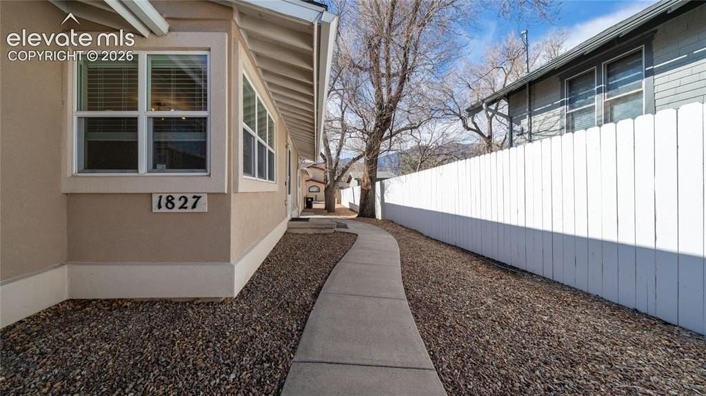 1827 W Kiowa St - Photo 2 of 13
