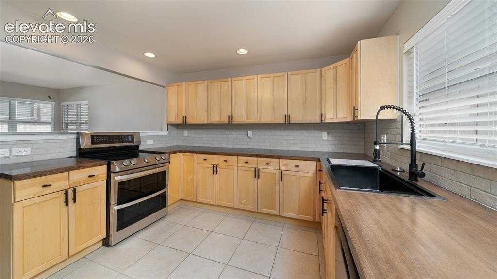 1827 W Kiowa St - Photo 5 of 13