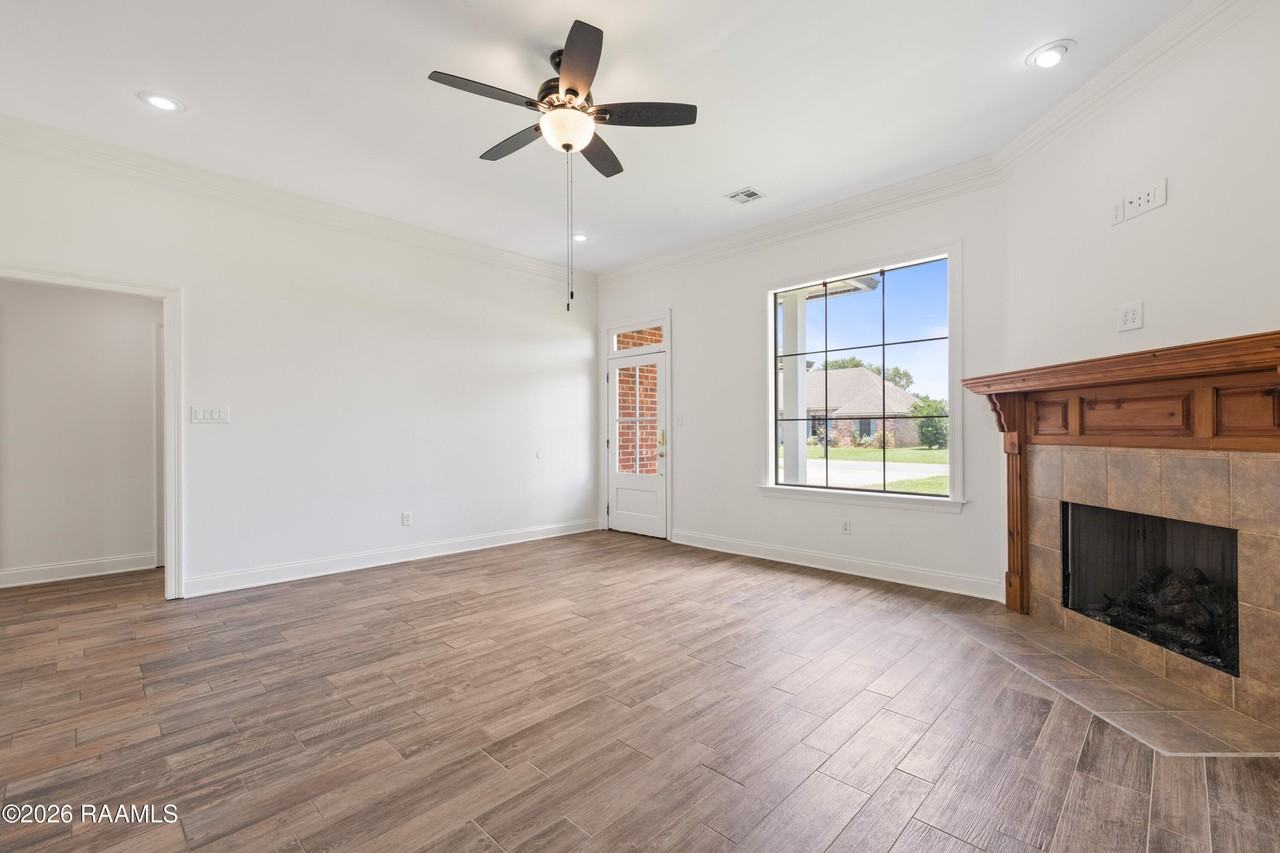 206 Oak Hill Ln - Photo 3 of 24