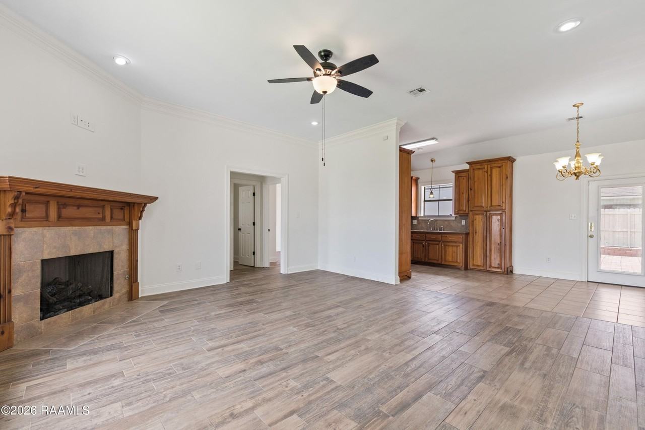 206 Oak Hill Ln - Photo 4 of 24