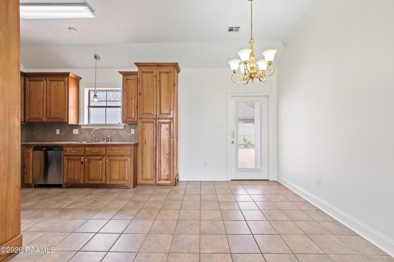 206 Oak Hill Ln - Photo 5 of 24