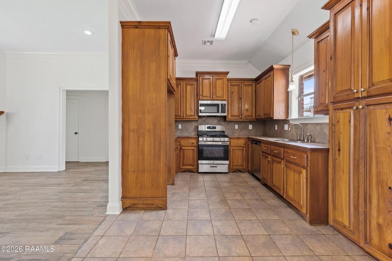 206 Oak Hill Ln - Photo 6 of 24