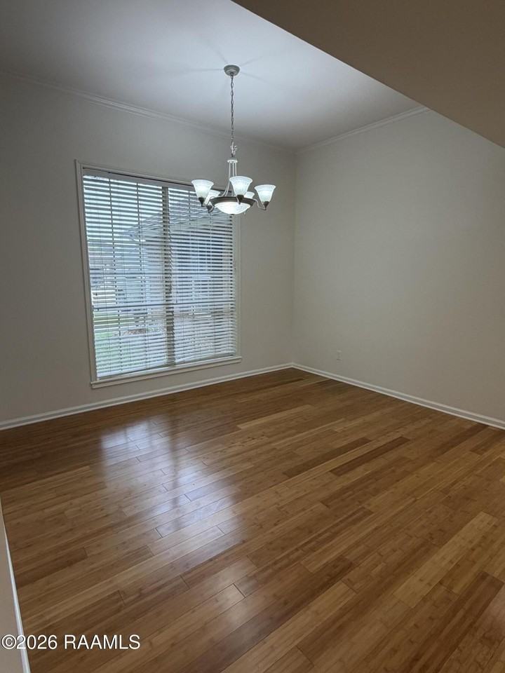 103 Kirkwood Ln - Photo 2 of 18