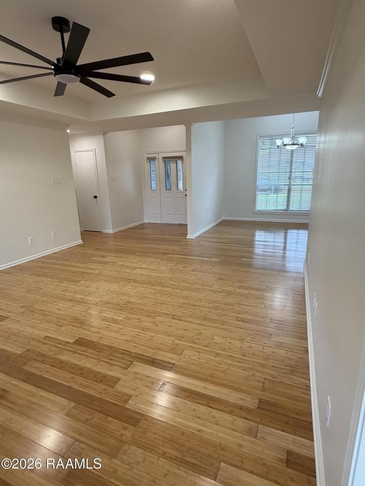 103 Kirkwood Ln - Photo 3 of 18