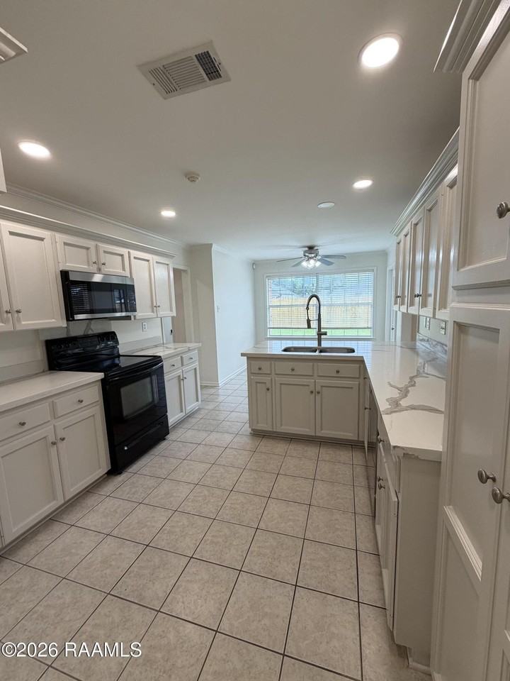 103 Kirkwood Ln - Photo 4 of 18