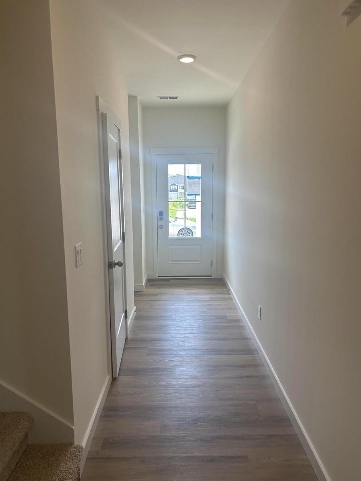 4071 Belcourt Dr Ne - Photo 2 of 22