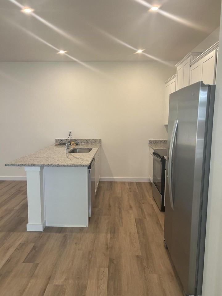 4071 Belcourt Dr Ne - Photo 4 of 22