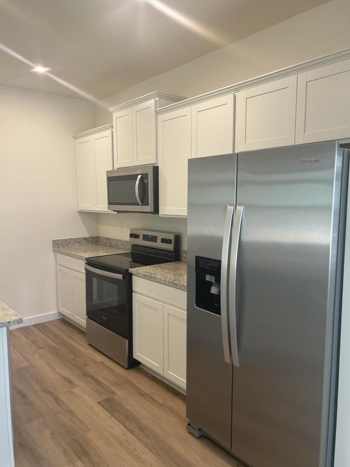 4071 Belcourt Dr Ne - Photo 5 of 22