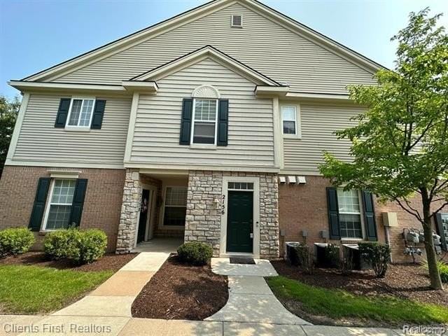 2156 Pinecroft Dr - Photo 2 of 23