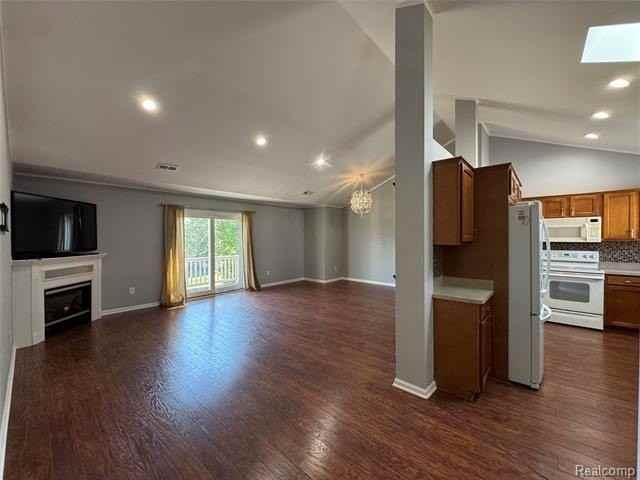 21083 Cooper Dr - Photo 5 of 34