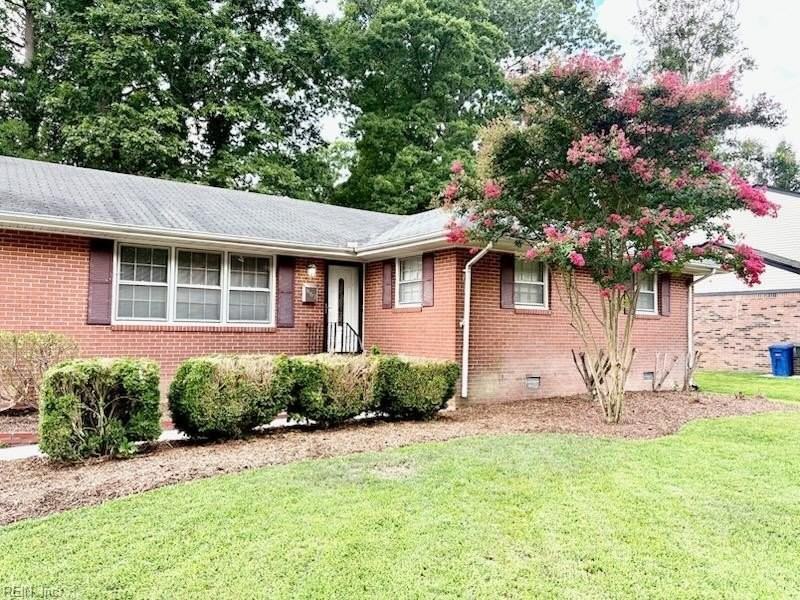 861 Cascade Dr - Photo 2 of 10